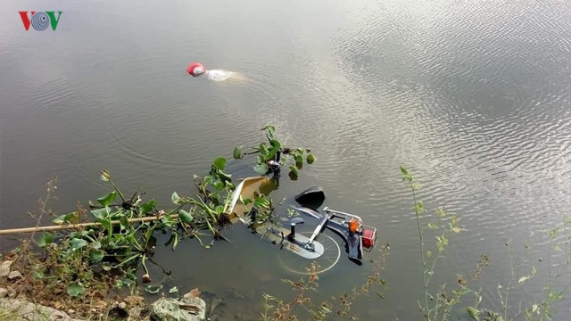 Người dân hoảng hồn phát hiện thi thể một người đàn ông cùng chiếc xe máy nổi lềnh bềnh trên mặt nước