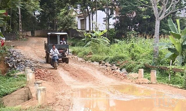 Tuyến đường đi qua 3 thôn của xã Xuân Phú, huyện Thọ Xuân bị xuống cấp nghiêm trọng