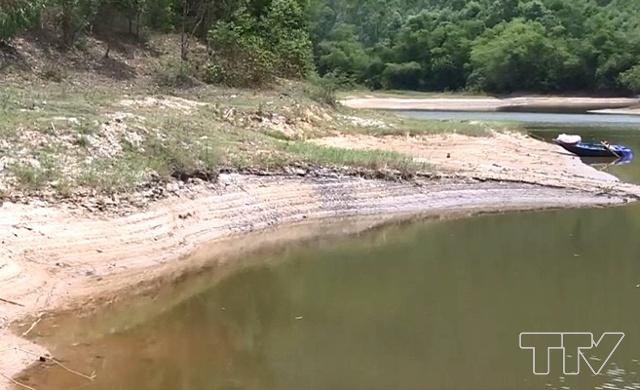 Nhiều hồ đập tại huyện Tĩnh Gia đã xuống mực nước chết.