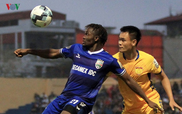 Bình Dương (áo xanh) thi đấu rất tốt ở V-League 2019 (Ảnh: Minh Hoàng).