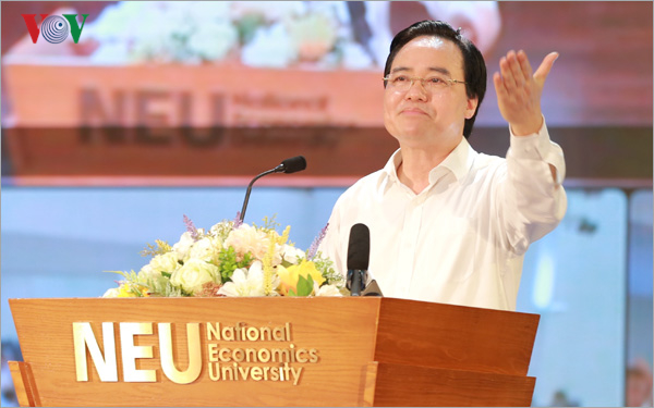 Bộ trưởng Bộ GD-ĐT Phùng Xuân Nhạ phát biểu tại Hội nghị.