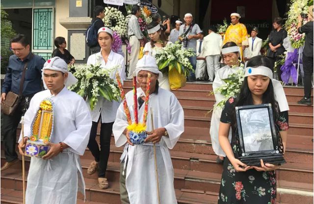 Linh cữu nh&agrave; thơ Phan Vũ được hoả t&aacute;ng tại Nghĩa trang Ph&uacute;c An Vi&ecirc;n, quận 9, TP HCM.