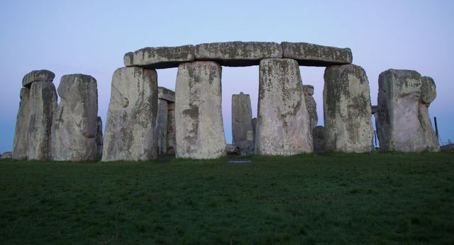 Bãi đá cổ Stonehenge vẫn luôn có nhiều bí ẩn chưa có lời giải hết.