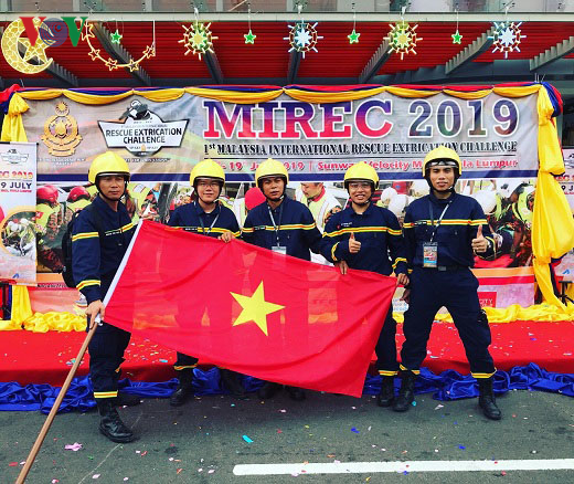 Đội tuyển Việt Nam gồm 5 thành viên đến từ Cục Cảnh sát PCCC và CNCH và trường Đại học PCCC (Bộ Công an).