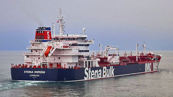 Tàu chở dầu Stena Impero bị Iran bắt khi đang di chuyển qua eo biển Hormuz. Ảnh: AP