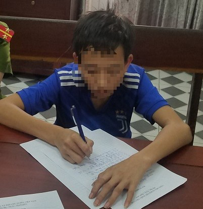  &quot;Siêu trộm nhí” tại cơ quan điều tra (ảnh: Công an Hà Tĩnh).