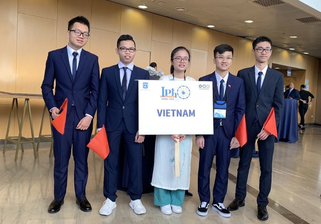 Đội tuyển quốc gia Việt Nam dự thi Olympic Vật lí quốc tế lần thứ 50 tại Israel từ ngày 7/7/2019 đến ngày 15/7/2019.