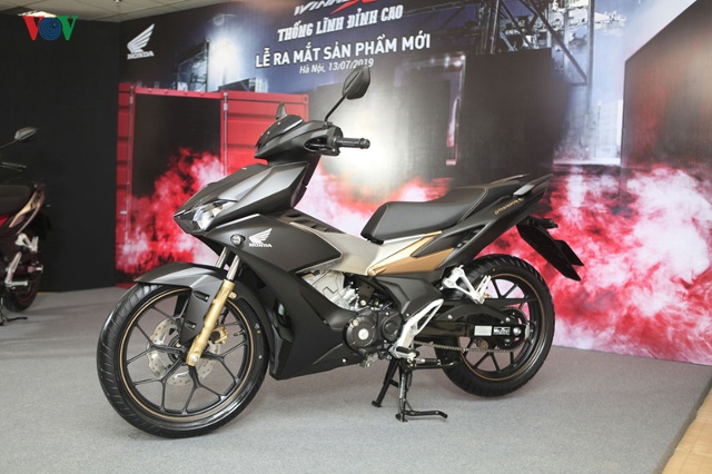 Thiết kế mới của Honda Winner X, xe có chiều dài 2.019mm, rộng 727mm, cao 1.088mm, chiều dài cơ sở 1.278mm, độ cao yên ở mức 795mm, khoảng sáng gầm xe 150mm và nặng 124kg.