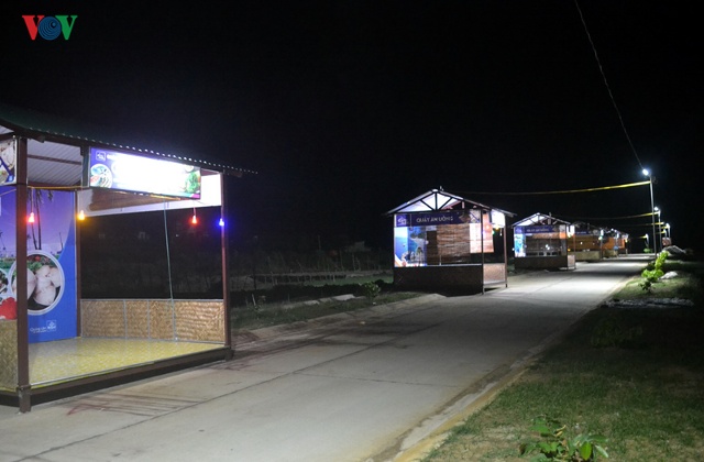Chợ đêm Lý Sơn nằm ở khu vực không phù hợp, xung quanh là mồ mả.