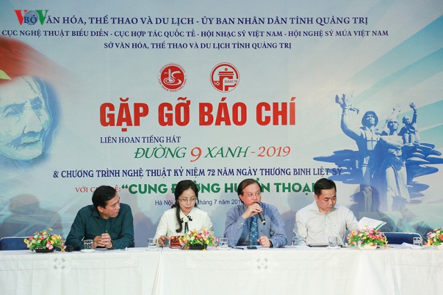Họp báo Liên hoan Tiếng hát  &quot;Đường 9 Xanh &quot; và chương trình nghệ thuật đặc biệt  &quot;Cung đường huyền thoại &quot; diễn ra vào sáng nay (19/7) tại Hà Nội. 