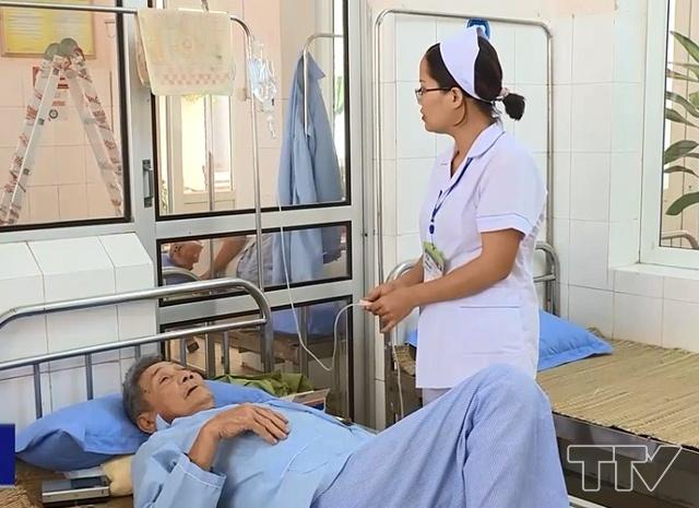 chị Trịnh Thị Hạnh, vợ anh Luân luôn ủng hộ và đồng hành với chồng trong hoạt động hiến máu tình nguyện.