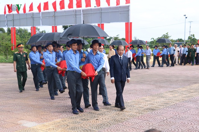 An táng 99 hài cốt liệt sỹ quân tình nguyện Việt Nam hy sinh trên chiến trường Campuchia.