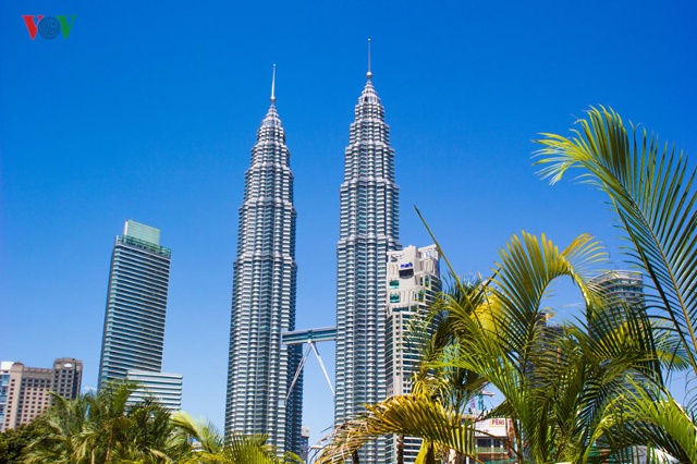 Tháp đôi Petronas là toà tháp đôi cao nhất thế giới ở thời điểm hiện tại