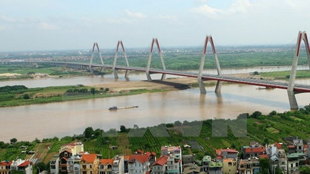Quy hoạch hai bên bờ sông Hồng là vấn đề được người dân Thủ đô đặc biệt quan tâm. (Ảnh minh họa: KT)