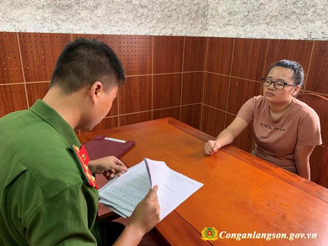 Bùi Thị Kim Oanh tại cơ quan công an (Ảnh: Diệu Linh)