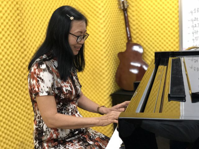 Bà Đào Thị Thư chính thức trở thành sinh viên đại học ngành piano ở tuổi 63