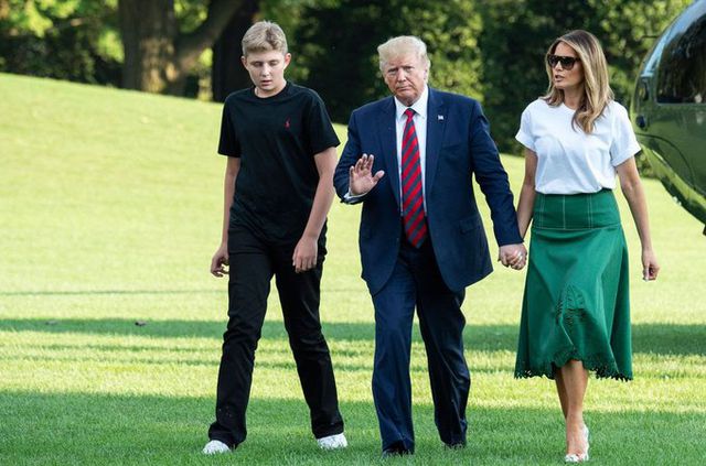 Barron Trump đã cao lớn vượt cha, người cao 1m88 (Ảnh: Twitter)
