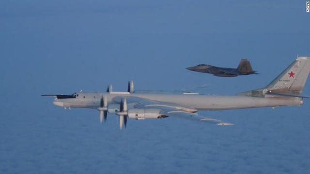 Chiến cơ Mỹ và Canada chặn máy bay ném bom Nga gần Alaska. Ảnh: CNN