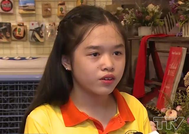 Em Hoàng Thục Hiền- Học sinh đang theo học tại Trung tâm Piano Thiên Ân:  "Con đã được các thầy cô chỉ dạy từng nốt nhạc, từ chỗ chưa biết gì về Piano đến nay con đã có thể đánh thành thạo một số bản nhạc khó  "