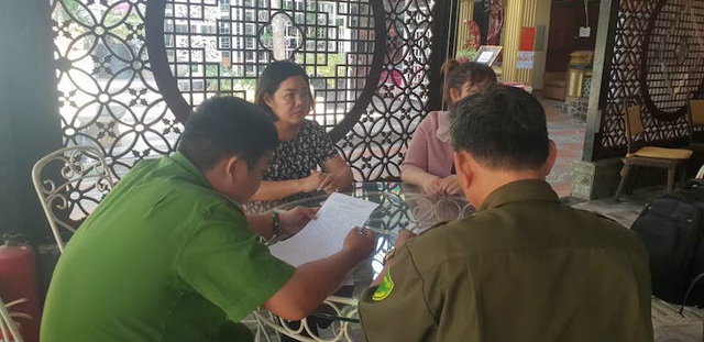 Công an huyện Bình Chánh làm việc với bà Trần Thị Minh Trang, chủ tổ hợp Gia Trang – Tràm Chim resort để điều tra về việc bà này trình báo vừa bị kẻ xấu đột nhập