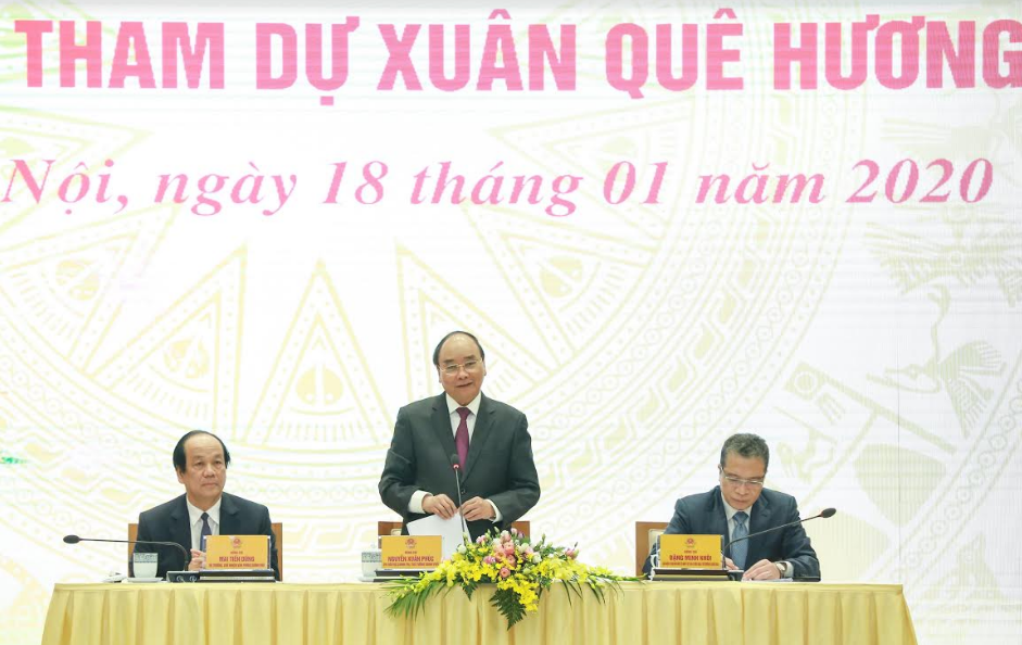 Thủ tướng nói chuyện với bà con Việt kiều tại buổi gặp mặt. Ảnh: VGP