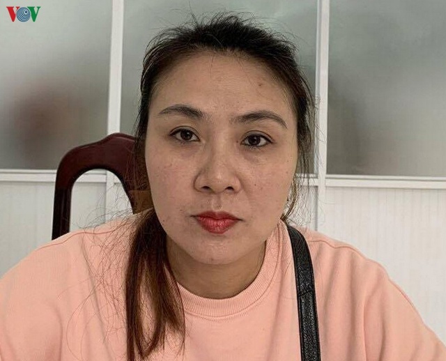 Hoàng Thị Huyền tại cơ quan công an.