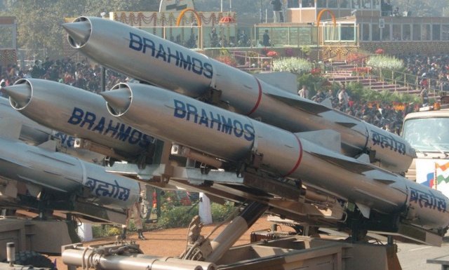 Tên lửa BrahMos trong cuộc duyệt binh ở Ấn Độ năm 2016. Ảnh: Economic Times.