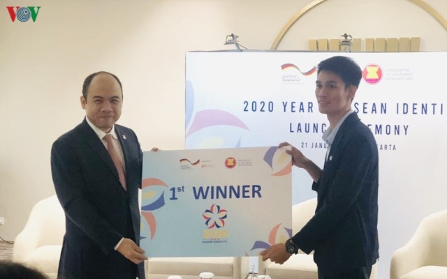 Phát động năm bản sắc ASEAN 2020 và trao giải cuộc thi thiết kế logo ASEAN.