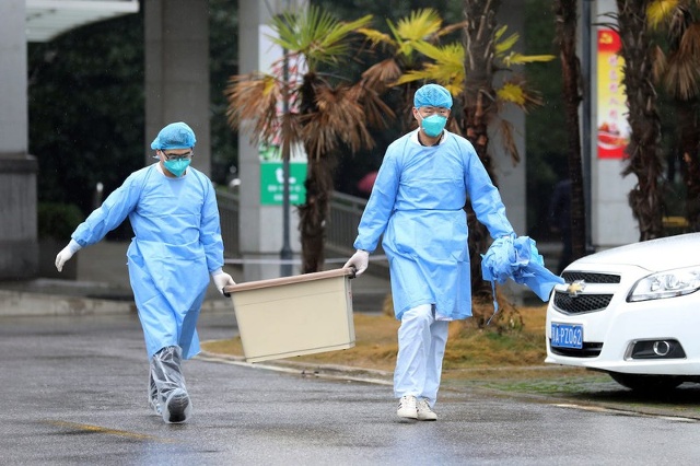 Dịch viêm phổi cấp do virus corona mới ở Vũ Hán đang  lây lan nhanh. Ảnh: Reuters