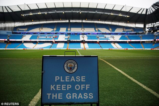 Trận đấu giữa Man City và West Ham bị hoãn vì thời tiết xấu. (Ảnh: Reuters)