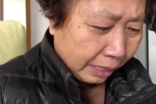 Mẹ bác sĩ Lý Văn Lượng (Ảnh: SCMP)