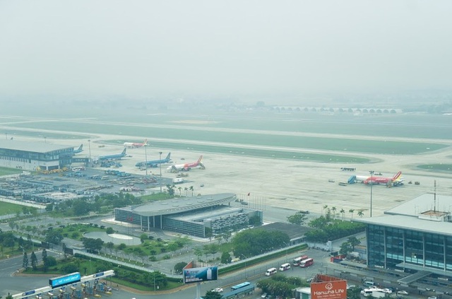 Hoạt động khai thác bay tại Nội Bài bị ảnh hưởng do sương mù dày đặc (ảnh: Toàn Vũ)