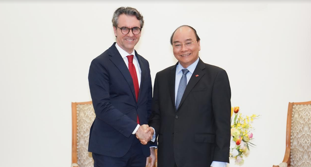 Thủ tướng Nguyễn Xuân Phúc và Đại sứ, Trưởng phái đoàn EU tại Việt Nam - Ảnh: VGP/Quang Hiếu