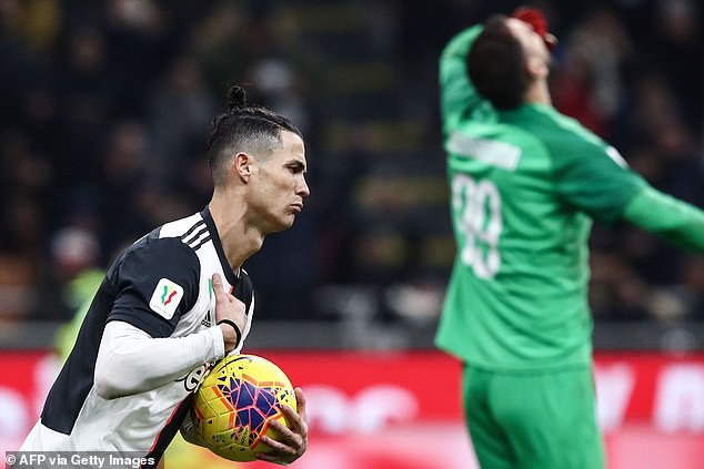 Ronaldo giải cứu Juventus ở phút bù giờ (Ảnh: Getty).