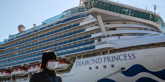 Tàu du lịch Diamond Princess vẫn đang được cách ly tại cảng Yokohama của Nhật Bản. Ảnh: Getty