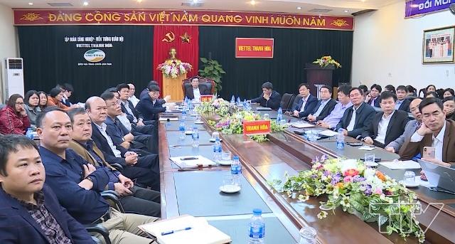 Đồng chí Phạm Đăng Quyền – Phó Chủ tịch UBND tỉnh và các đại biểu của tỉnh dự hội nghị tại điểm cầu Thanh Hóa.