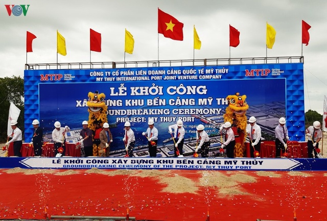 Khởi công Khu bến cảng Mỹ Thủy đáp ứng tàu trọng tải 100.000 tấn cập cảng.