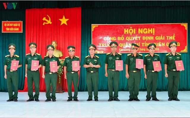 Công bố quyết định giải thể trường Quân sự tỉnh Kiên Giang 