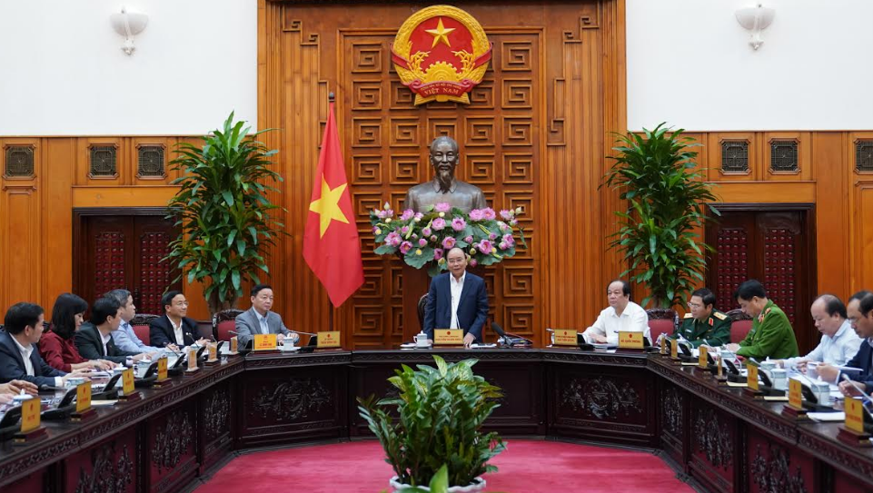 Thủ tướng Nguyễn Xu&acirc;n Ph&uacute;c l&agrave;m việc với l&atilde;nh đạo tỉnh H&agrave; Tĩnh. Ảnh: VGP/Quang Hiếu