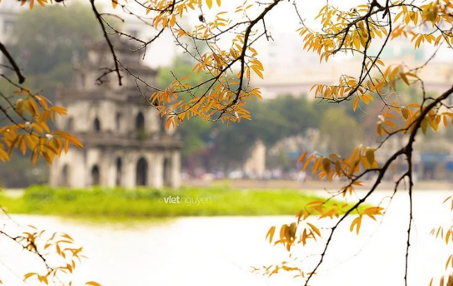 Hà Nội sáng và đêm có mưa nhỏ, mưa phùn và sương mù.