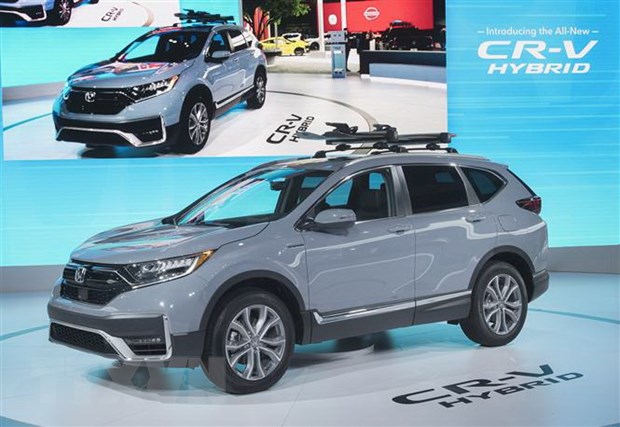 Trưng bày xe hỗn hợp Honda CR-V tại triển lãm ô tô Los Angeles, bang California (Mỹ). (Ảnh: AFP/TTXVN)