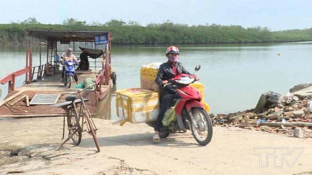 Gần như 2 đò ngang xã Hoằng Trường và xã Hoằng Yến vẫn hoạt động liên tục. 