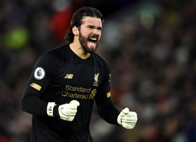Chấn thương của Alisson khiến Liverpool gặp nhiều khó khăn. (Ảnh: Getty). 