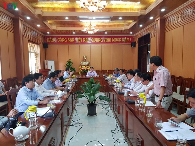 &Ocirc;ng Trần Văn T&acirc;n, Ph&oacute; Chủ tịch UBND tỉnh Quảng Nam chủ tr&igrave; cuộc họp khẩn với c&aacute;c ng&agrave;nh, địa phương về ph&ograve;ng chống dịch v&agrave;o s&aacute;ng nay 10/3.