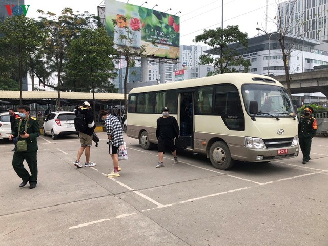 Hành khách đều rất phấn khởi khi quay trở lại với cuộc sống thường nhật.