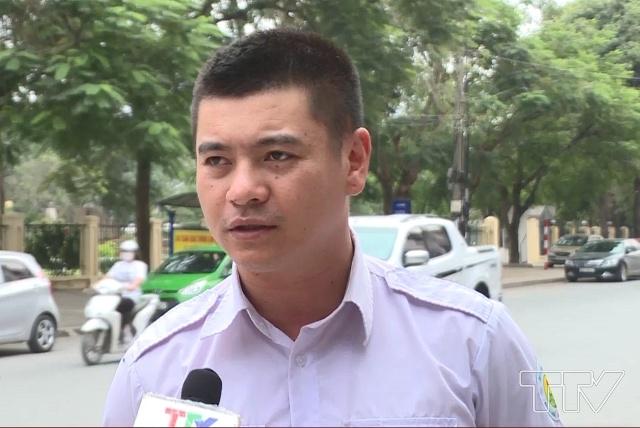 Anh Trần Văn Minh, lái xe Taxi Mai Linh, thành phố Thanh Hóa:  &quot;Chúng tôi thường xuyên chở khách trên đường nhưng nhiều khi biển báo giao thông như ma trận nếu không để ý rất dễ bị lực lượng chức năng xử phạt, kiến nghị &quot;