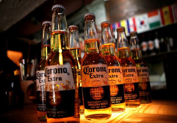 Tạm ngừng sản xuất bia Corona do dịch Covid-19. Ảnh: Reuters