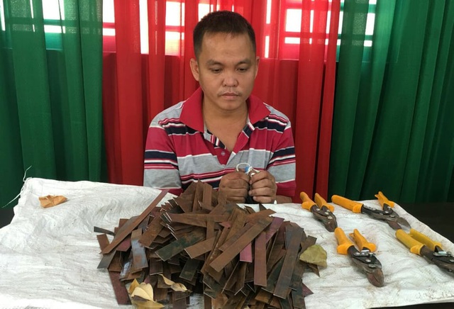Phạm Bá Quang bị bắt giữ cùng số thanh sắt dùng để chế tạo thành đinh rải dọc quốc lộ