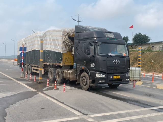 Vận tải hàng hoá đường bộ sụt giảm khoảng 40-80% so với cùng kỳ 2019. Ảnh: VGP