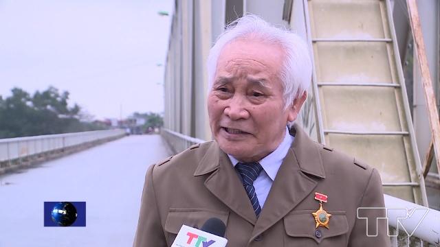 nhà văn Lê Xuân Giang đã từng chiến đấu tại toạ độ lửa Hàm Rồng – Nam Ngạn nhớ lnhững kỷ niệm của cuộc chiến đấu bảo vệ cầu Hàm Rồng;